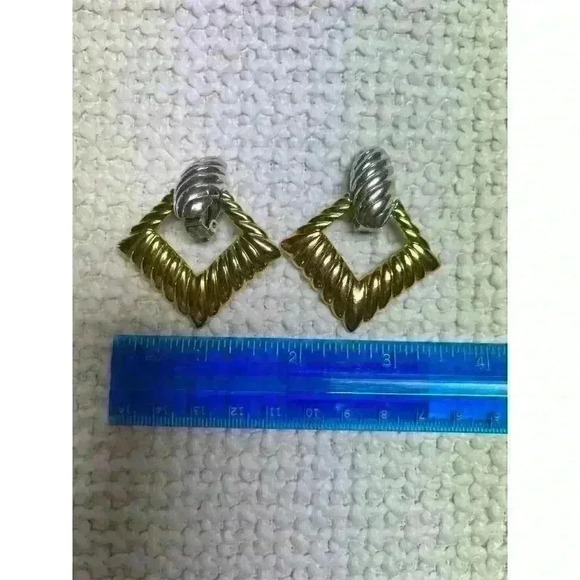 Costume Clip-on Earrings - Picture 10 of 10